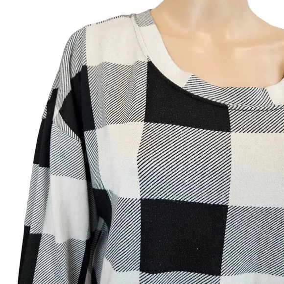Black and White Checkered Plaid Size XL (16/18) Secret Treasures Long Sleeve Top - Picture 2 of 5